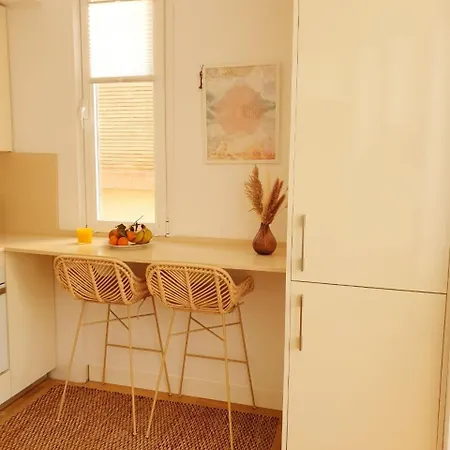 Apartment Modernes In Centro Mit Terrasse, Kingsize-bett , Ac Und Schnellem Wlan *