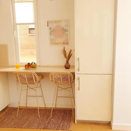 Apartment Modernes In Centro Mit Terrasse, Kingsize-bett , Ac Und Schnellem Wlan